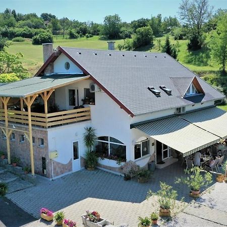 Borkúti Panzió és Apartman Balatonszárszó Exterior foto