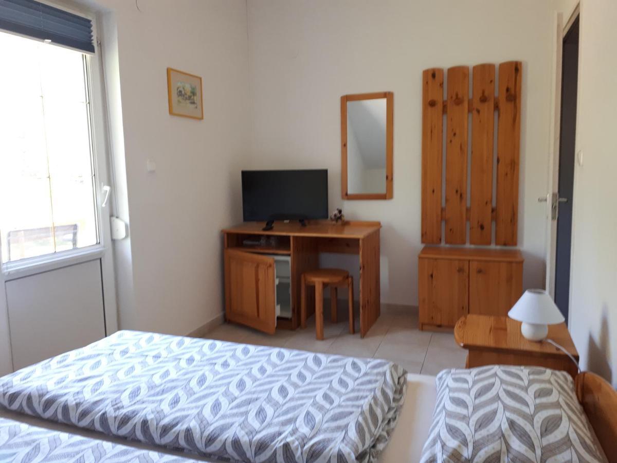Borkúti Panzió és Apartman Balatonszárszó Exterior foto