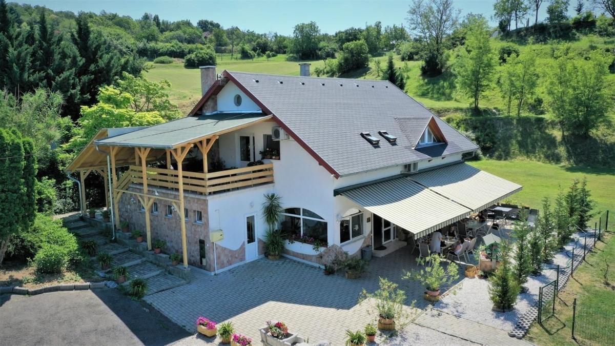 Borkúti Panzió és Apartman Balatonszárszó Exterior foto