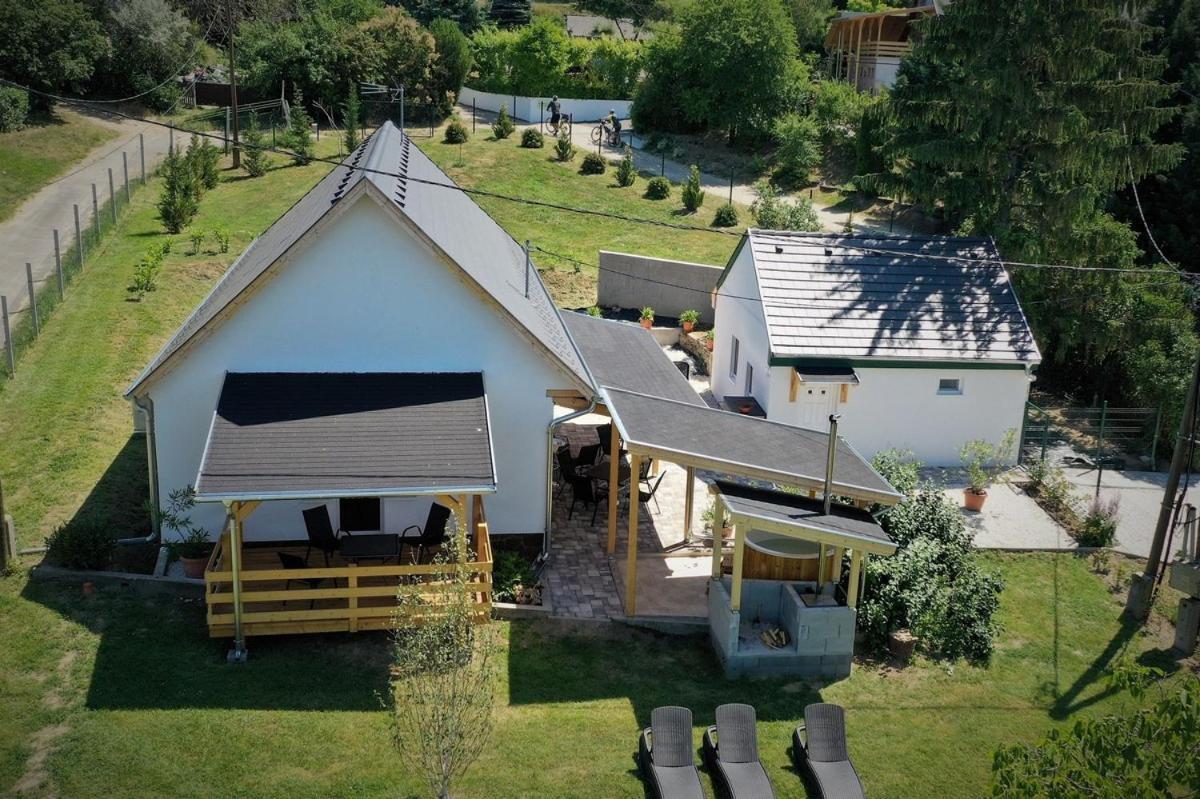 Borkúti Panzió és Apartman Balatonszárszó Exterior foto